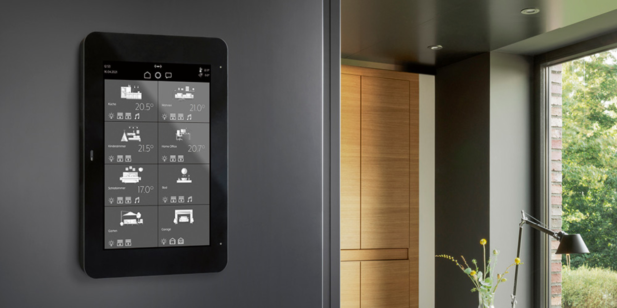 JUNG Smart Panel 8 bei Martin Oberbauer in Tegernsee