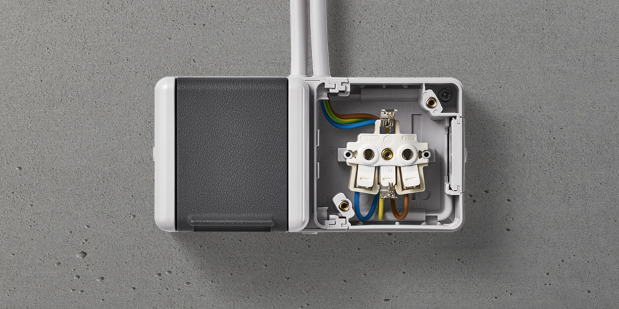 Doppelsteckdose mit Trennsteg bei Martin Oberbauer in Tegernsee